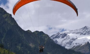 Paragliding Ride in Manali