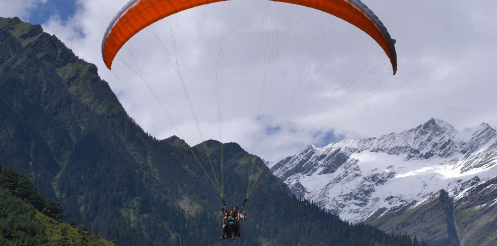 Paragliding Ride in Manali