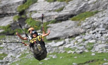 Woman paragliding ride in Manali