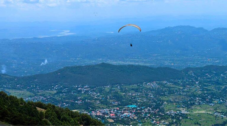 Paragliding in Bir Billing