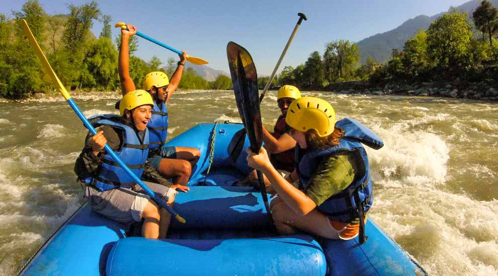 Enjoy rafting in Manali with friends
