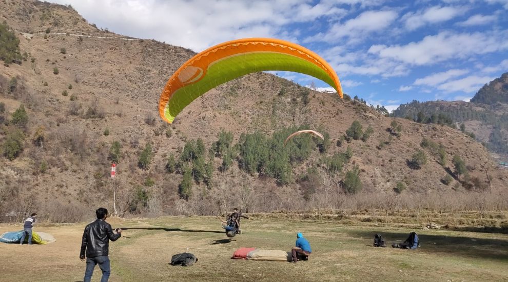 Kullu Paragliding Price INR 1200 Per Person